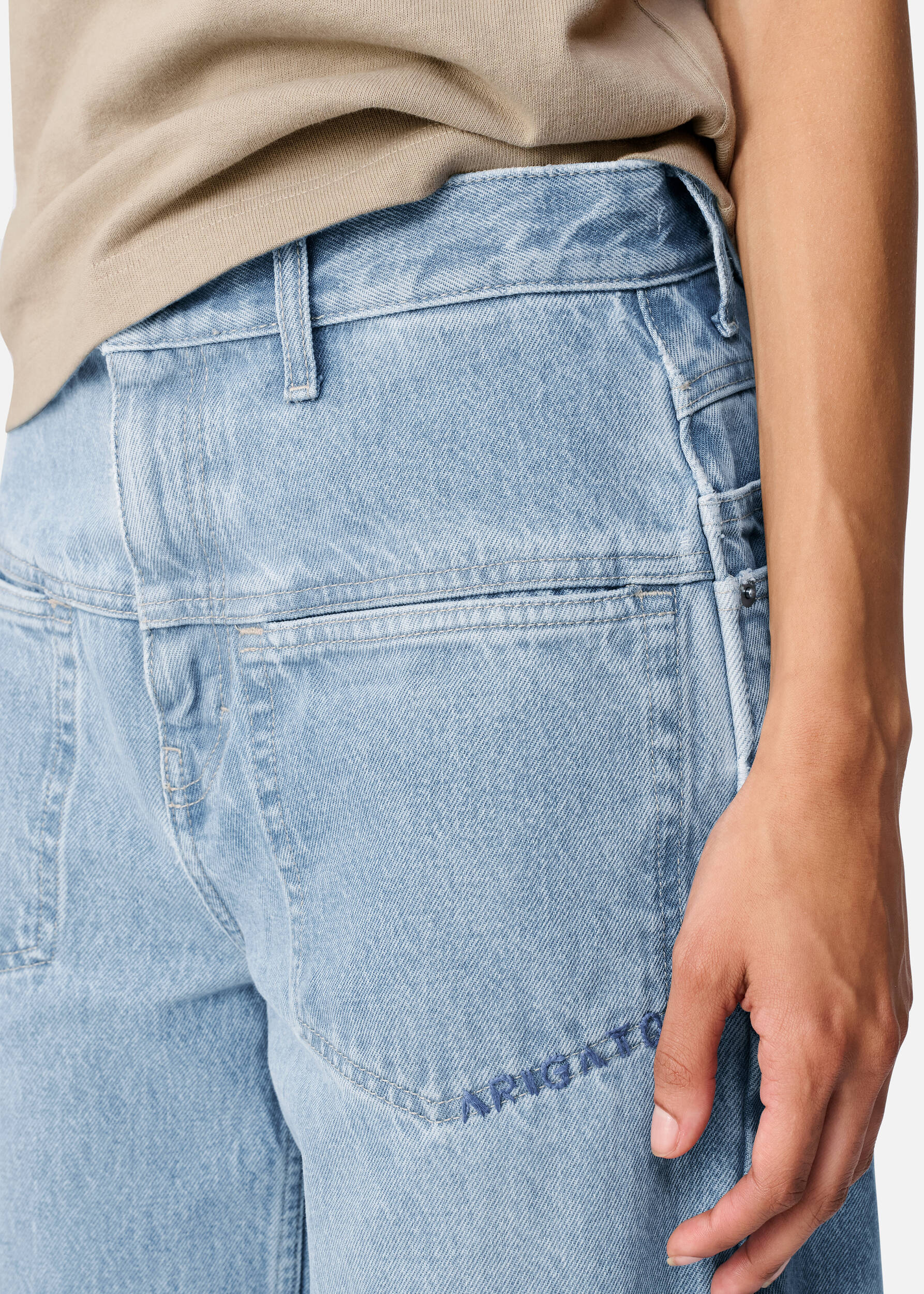 Invert Relaxed Jeans - Light Blue