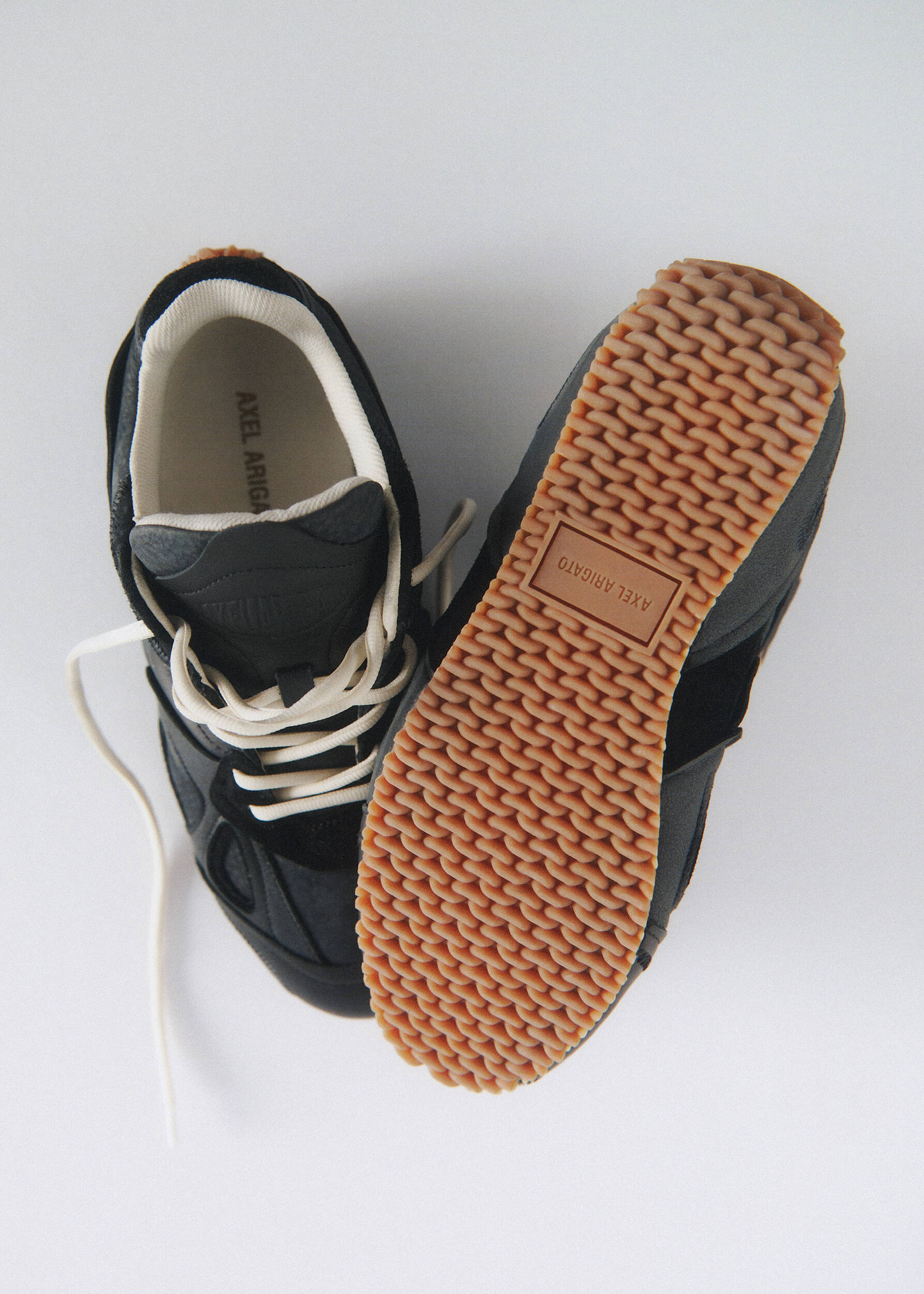 Slow Runner - Black/Gum