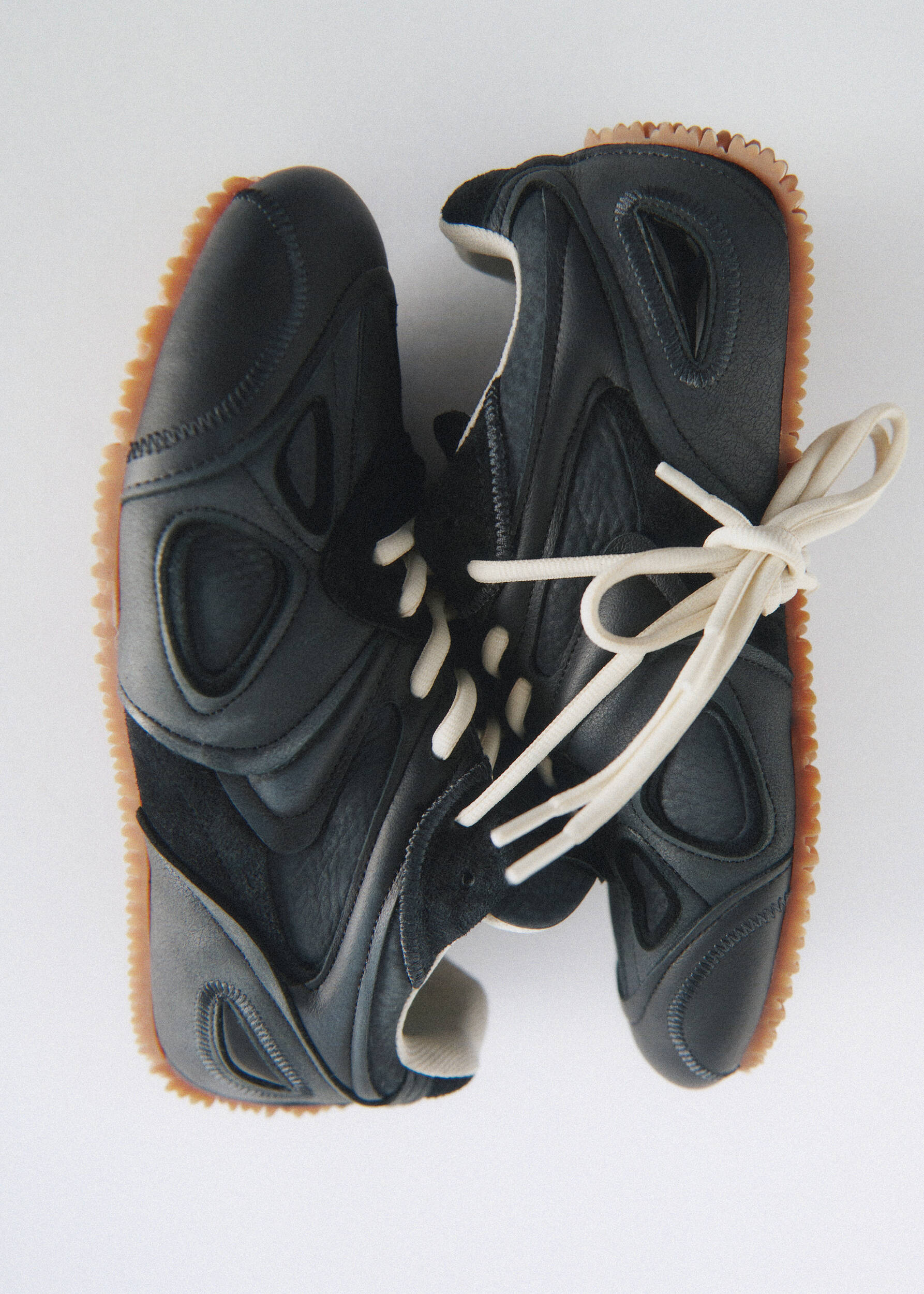 Slow Runner - Black/Gum