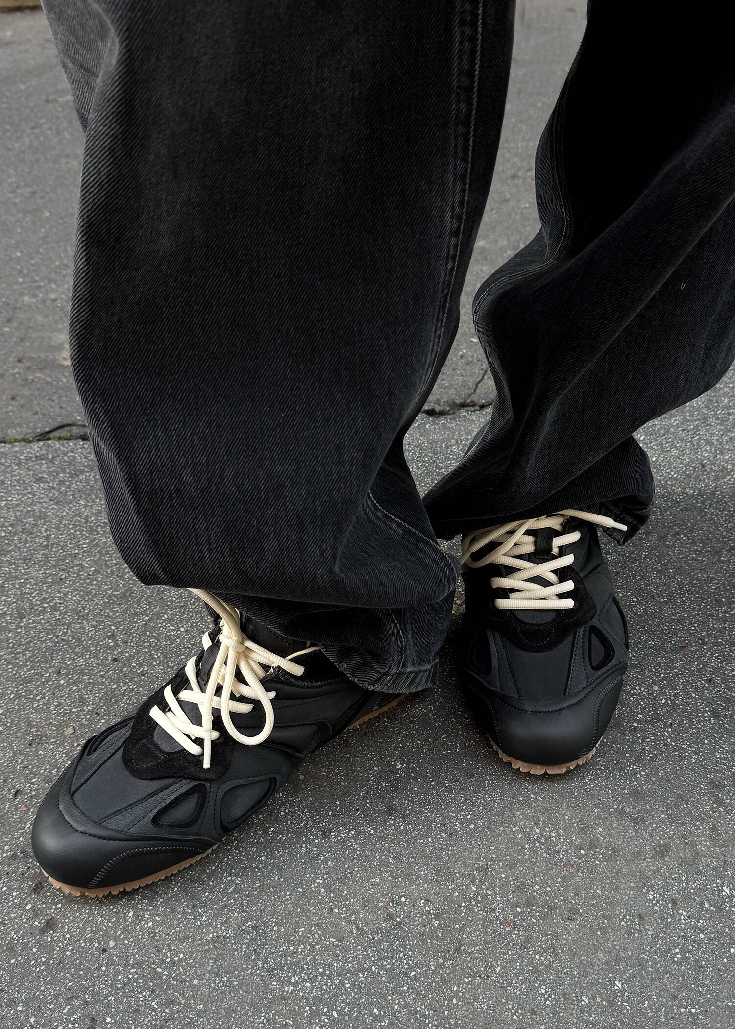 Slow Runner - Black/Gum