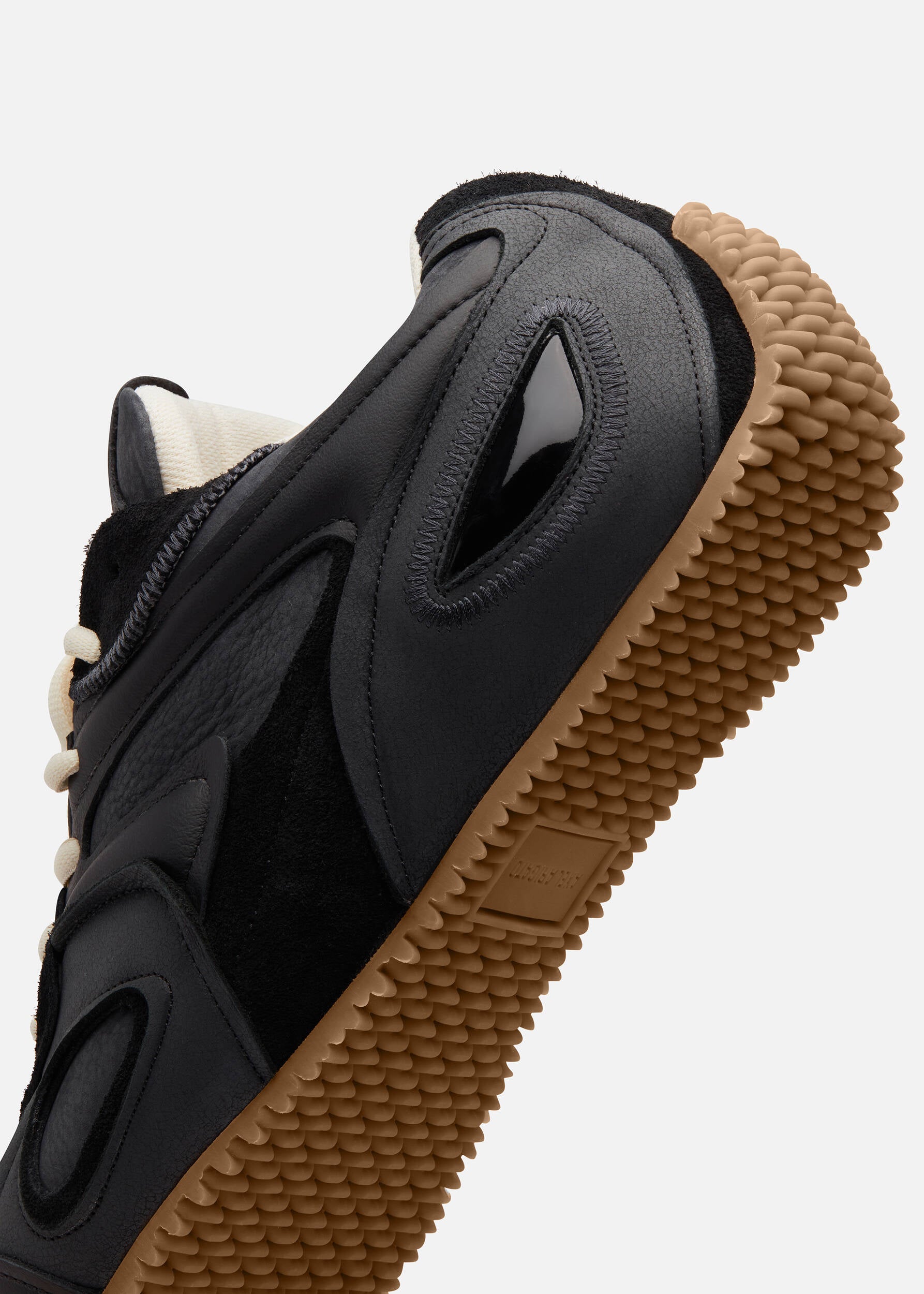 Slow Runner - Black/Gum