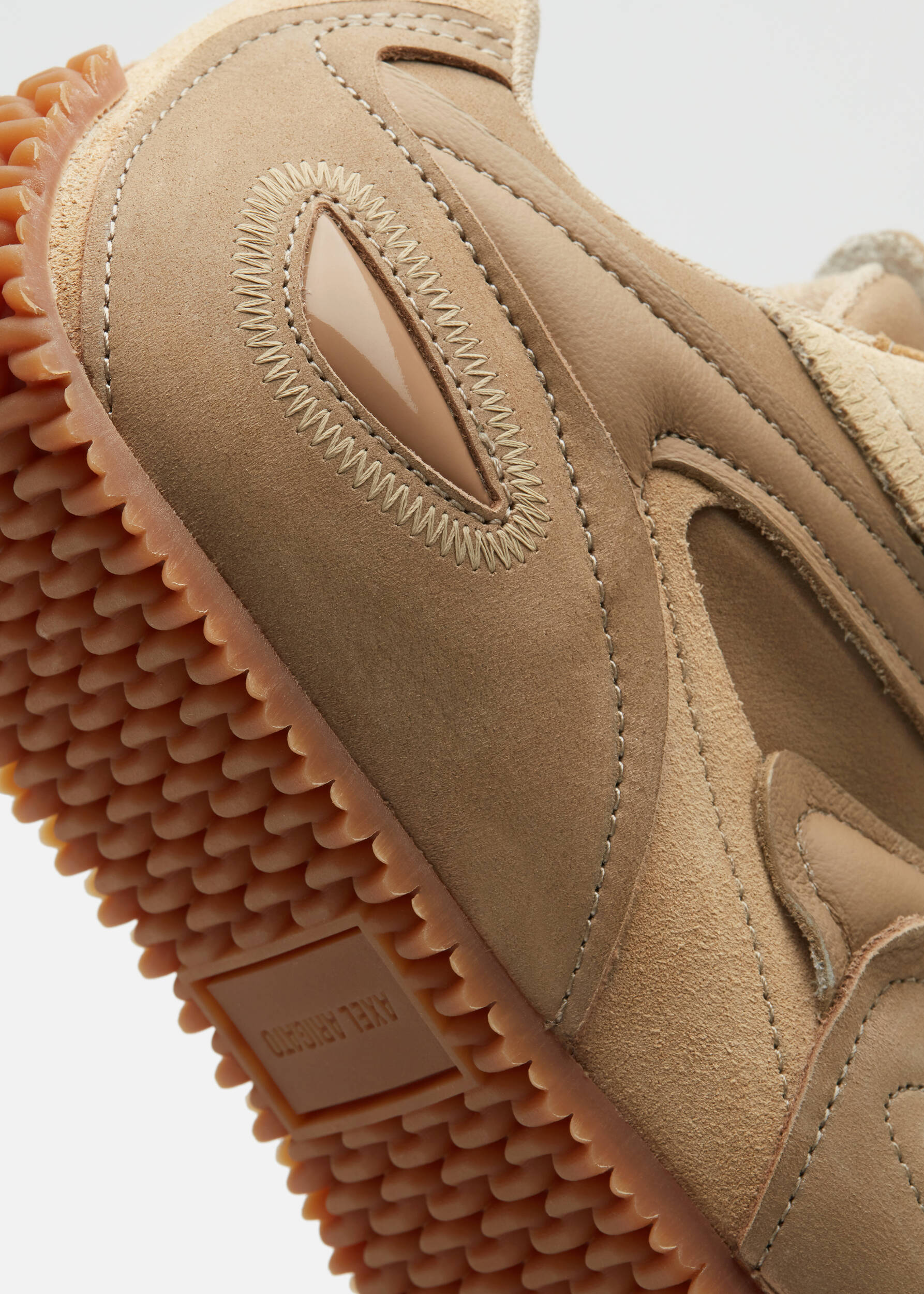 Slow Runner - Tan/Gum