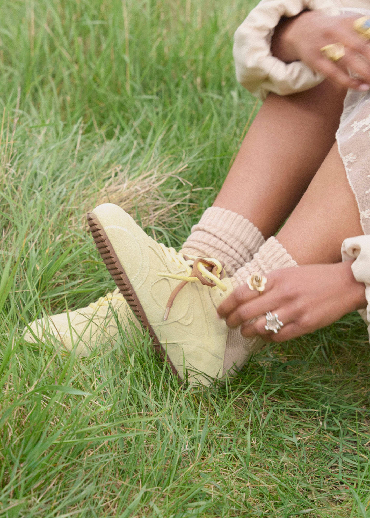 Slow Mule - Light Yellow/Dark Brown