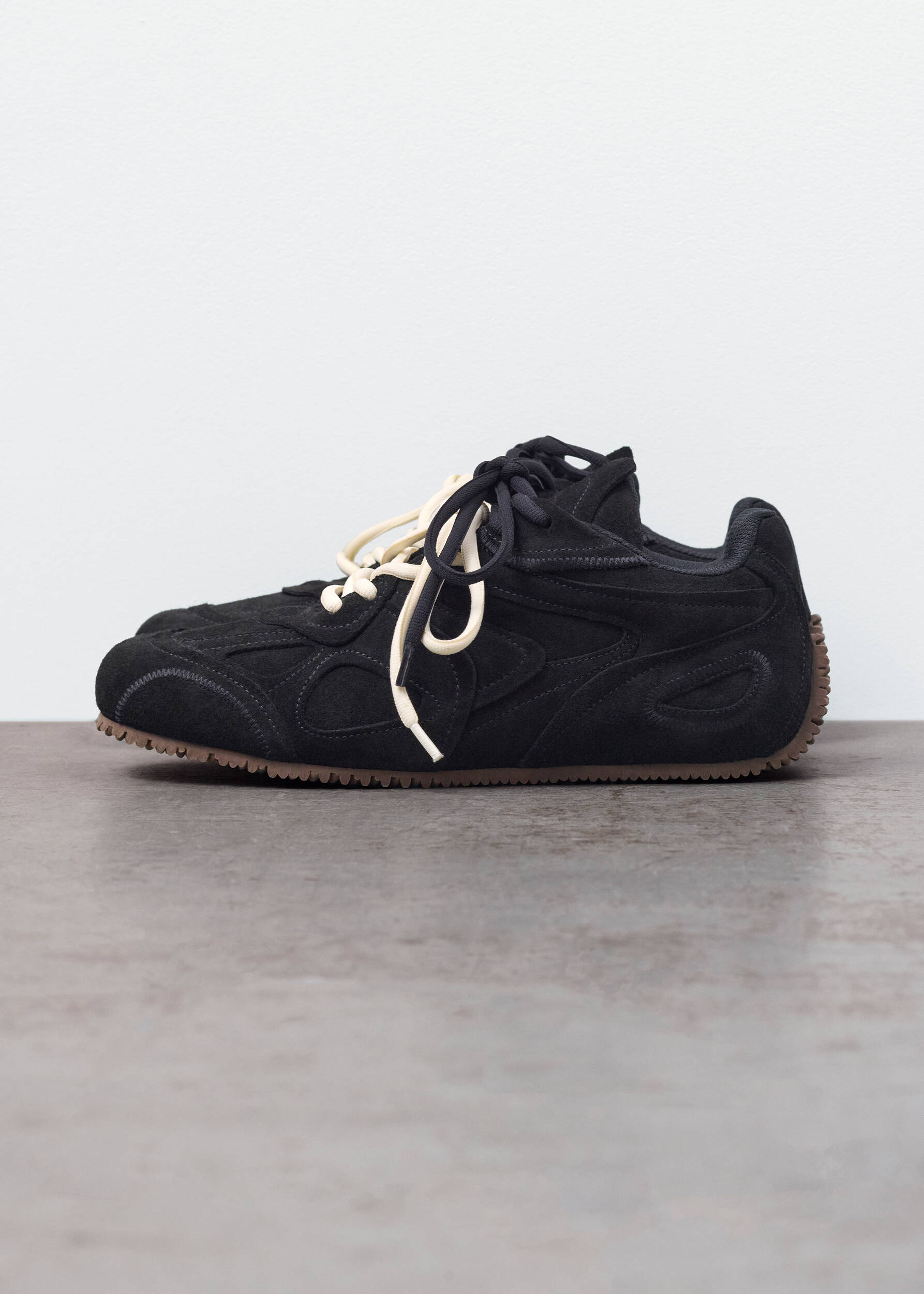 Slow Runner - Black/Dark Gum