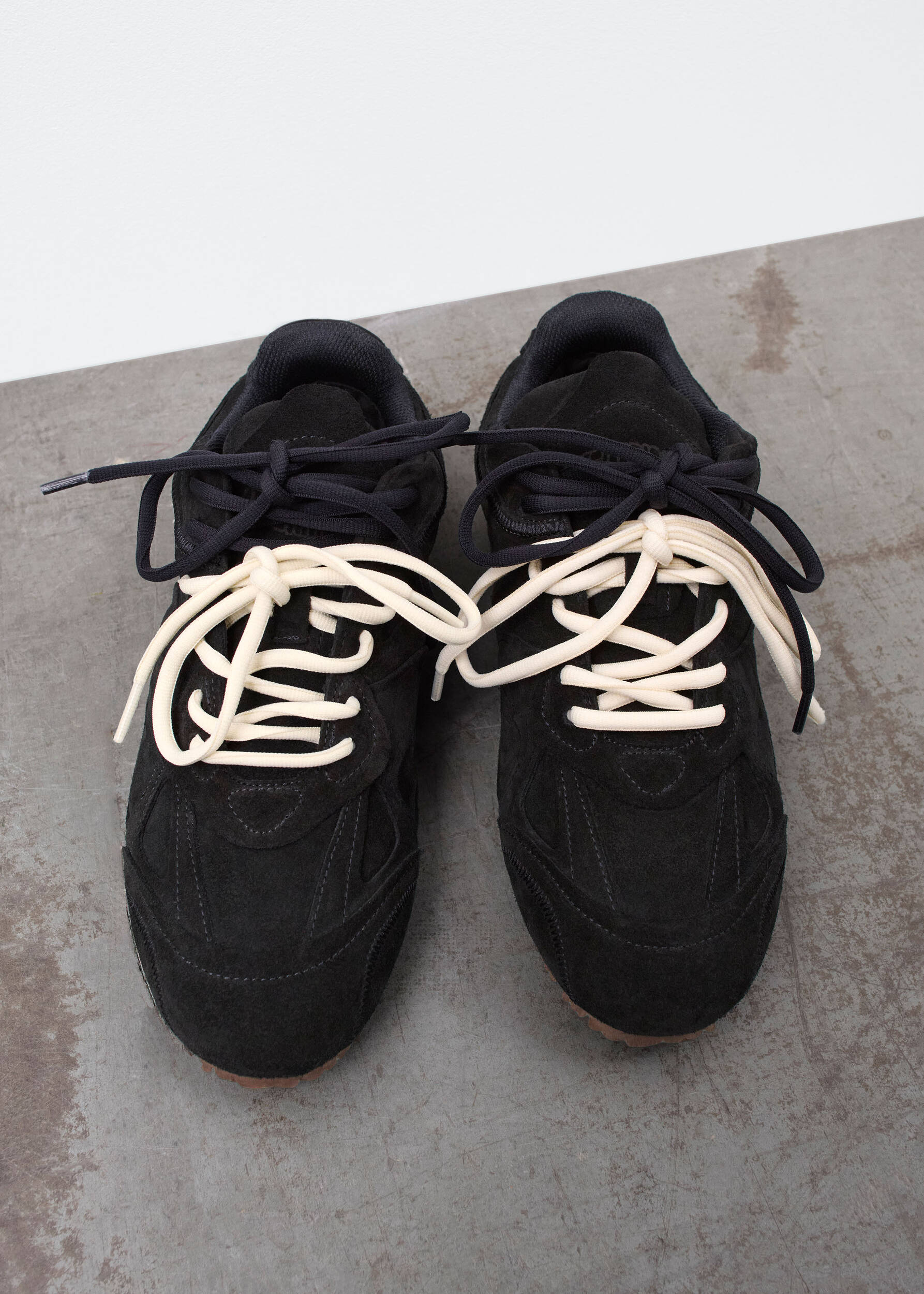 Slow Runner - Black/Dark Gum